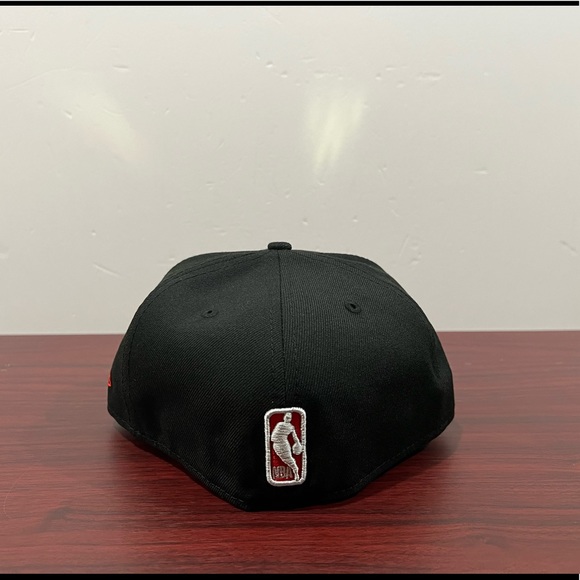 New Era, 59Fifty Fitted Hat, Chicago Bulls, Black & Red - Picture 3 of 9